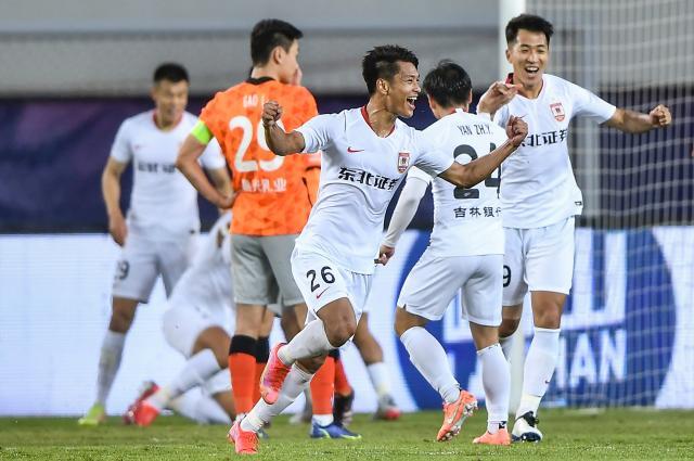 【中超】孙捷头球破门 长春亚泰1比0深圳队锁定前四