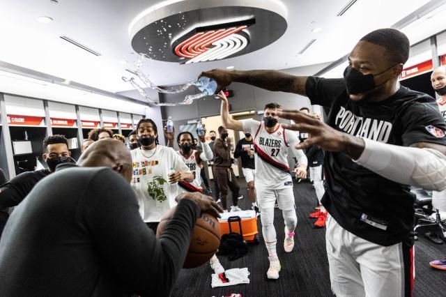 九游平台-改造球队从防守做起 比卢普斯收获教练生涯首胜